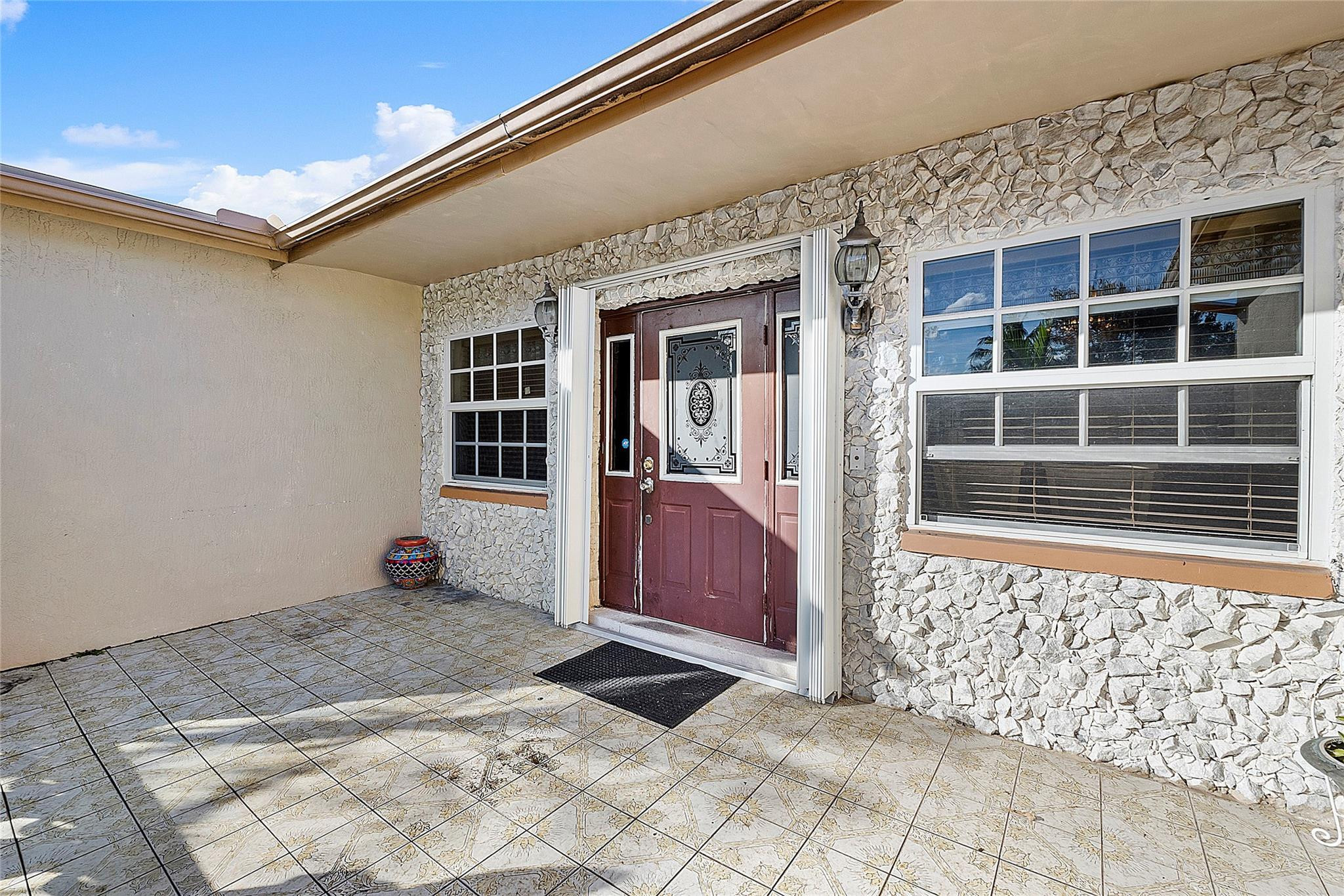 4701 NW 41st Ct
