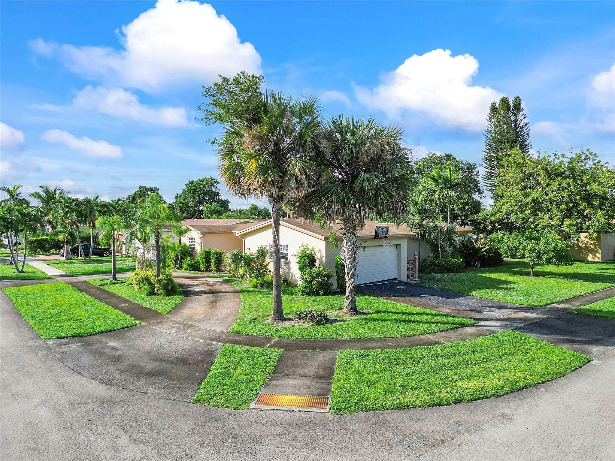 4701 NW 41st Ct