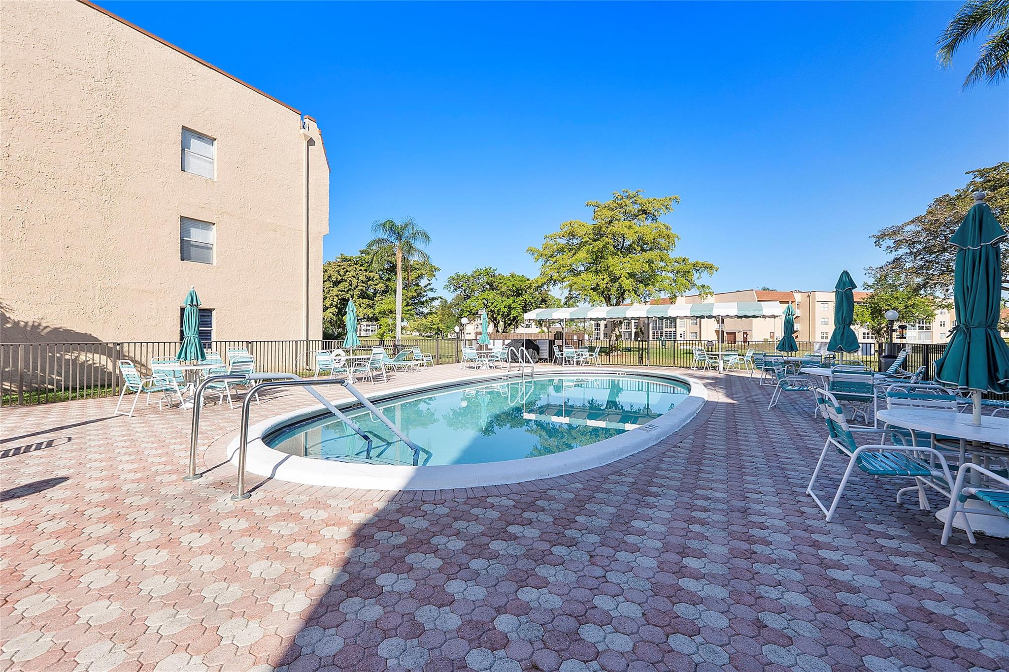 2761 N Pine Island Rd 204