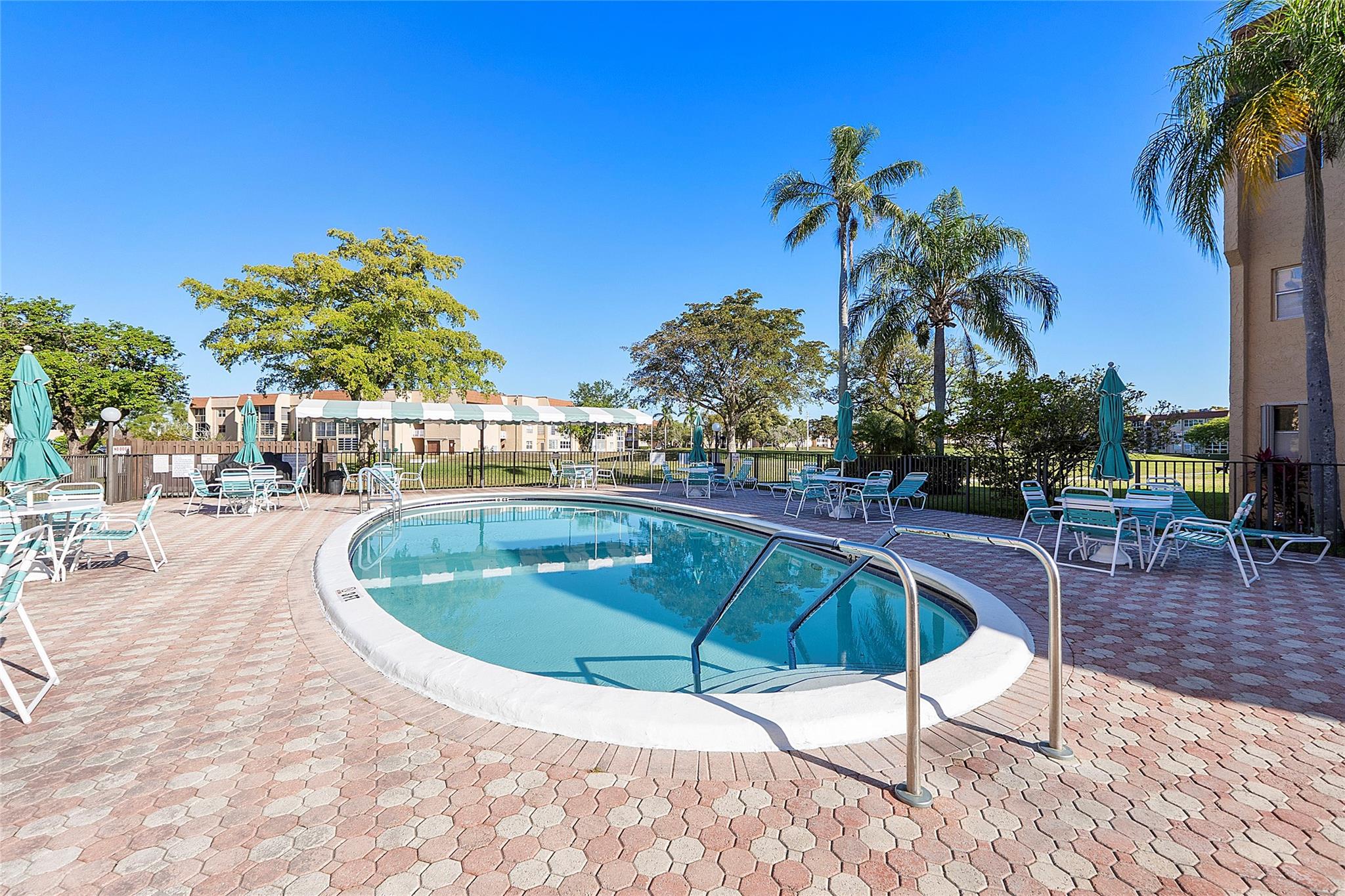2761 N Pine Island Rd 204