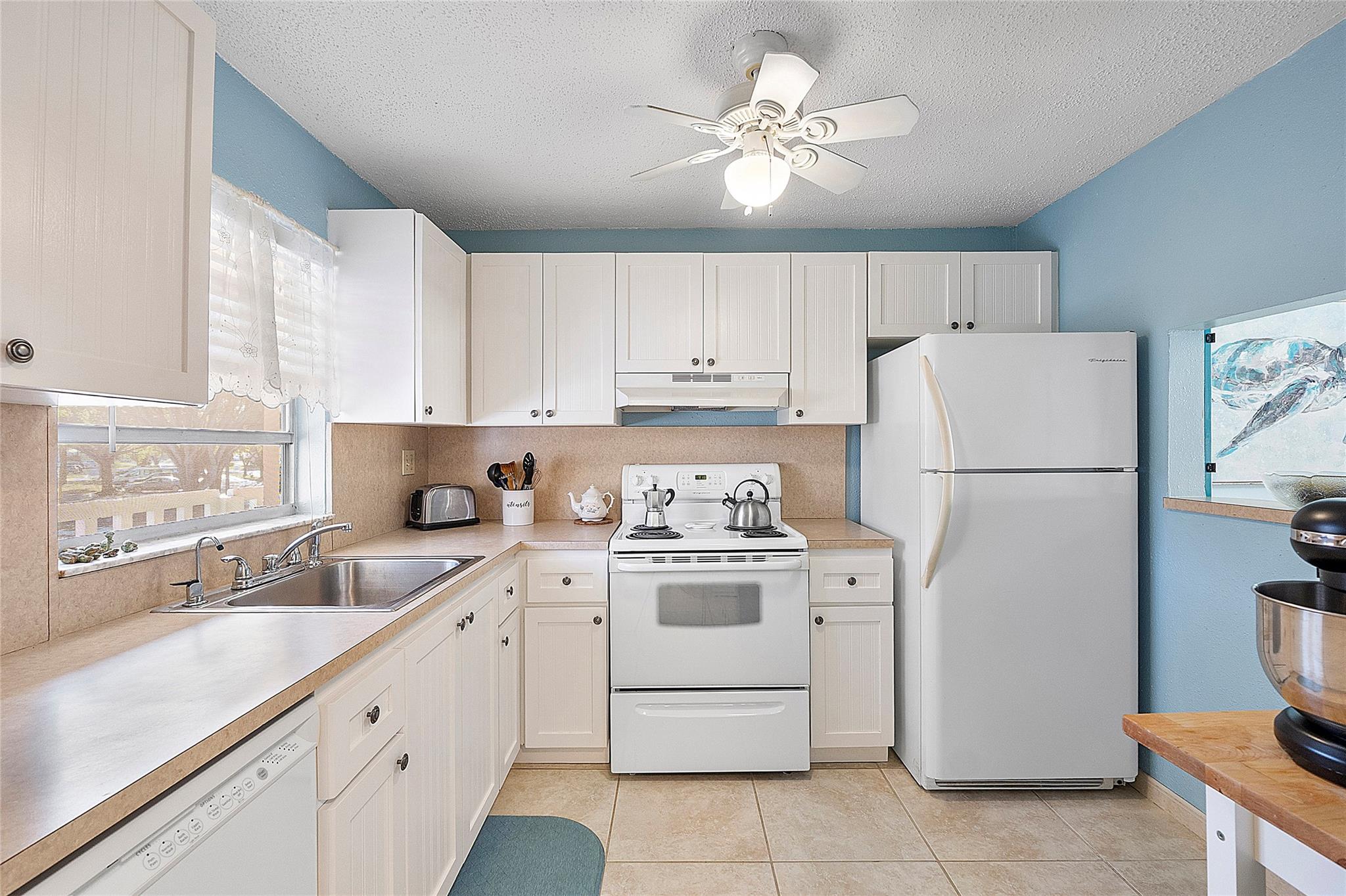 2761 N Pine Island Rd 204