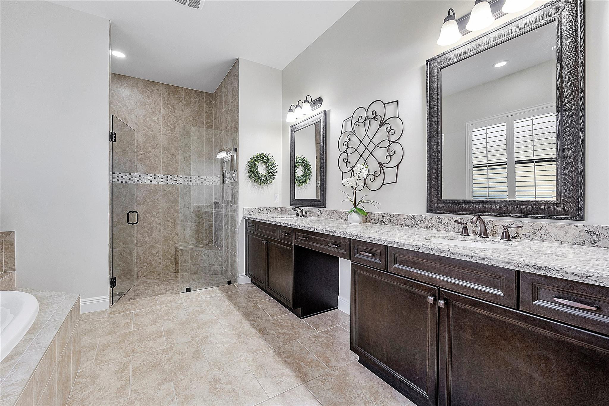 8062 NW 112th Ter