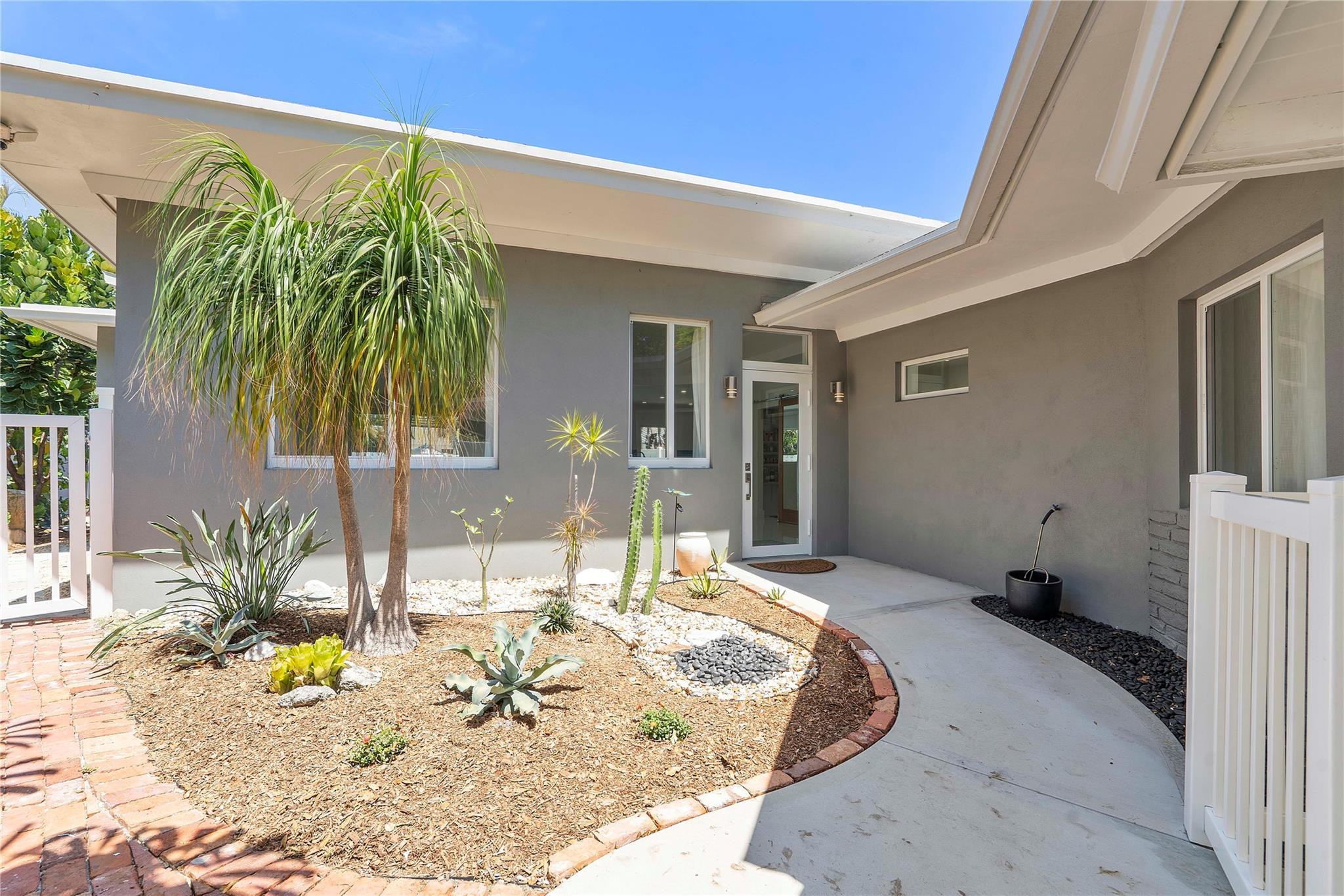 605 N Victoria Park Rd