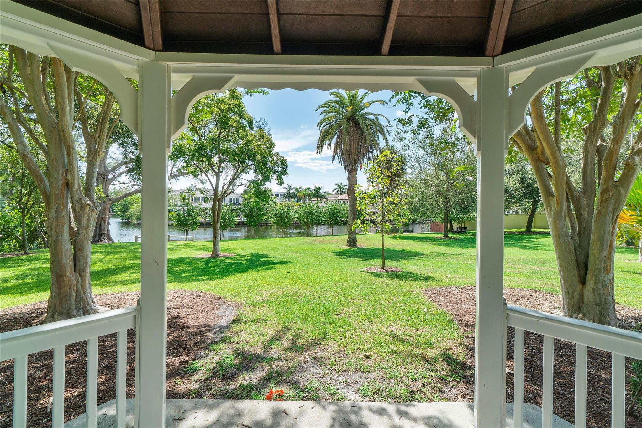 605 N Victoria Park Rd