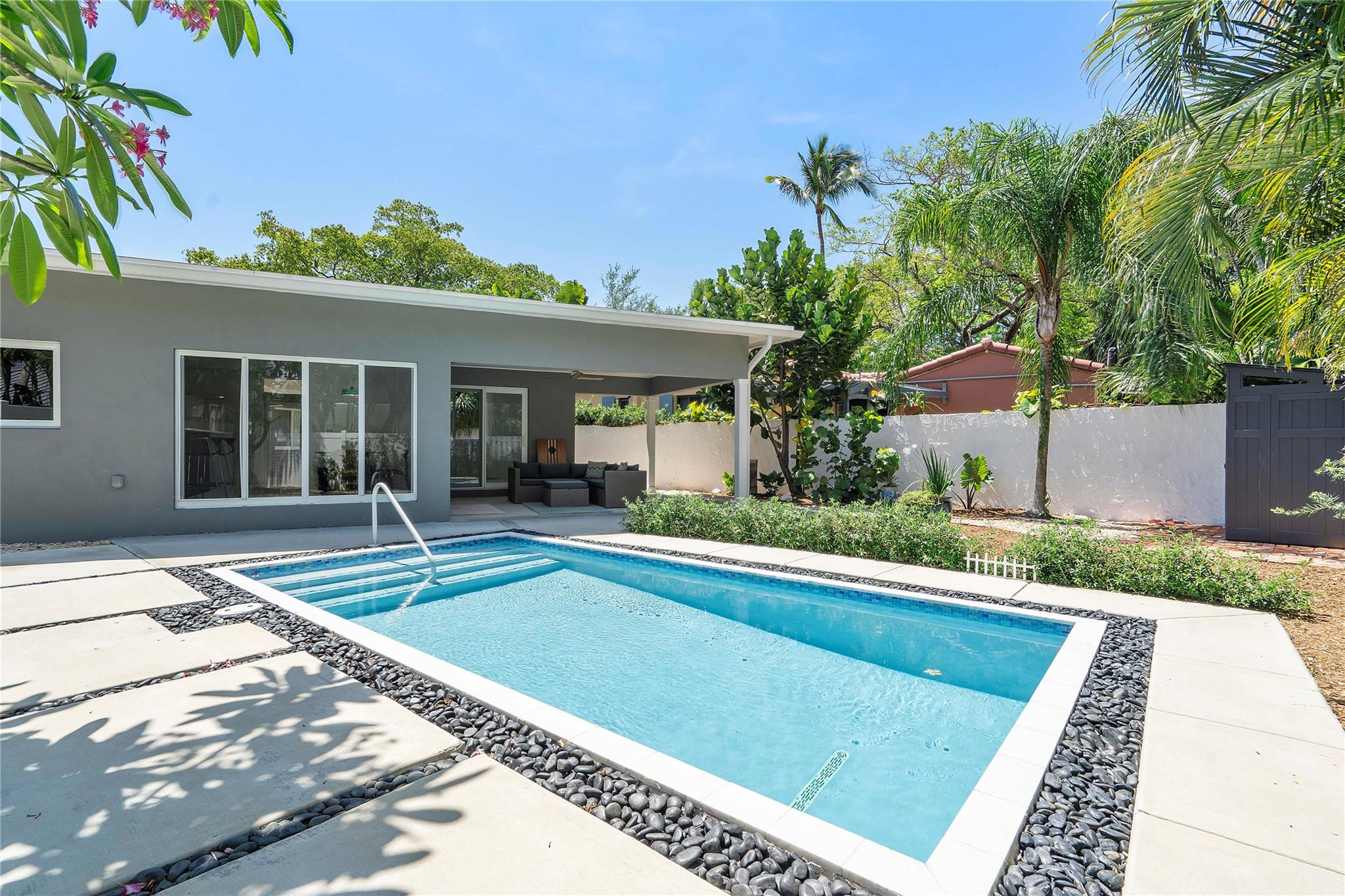 605 N Victoria Park Rd