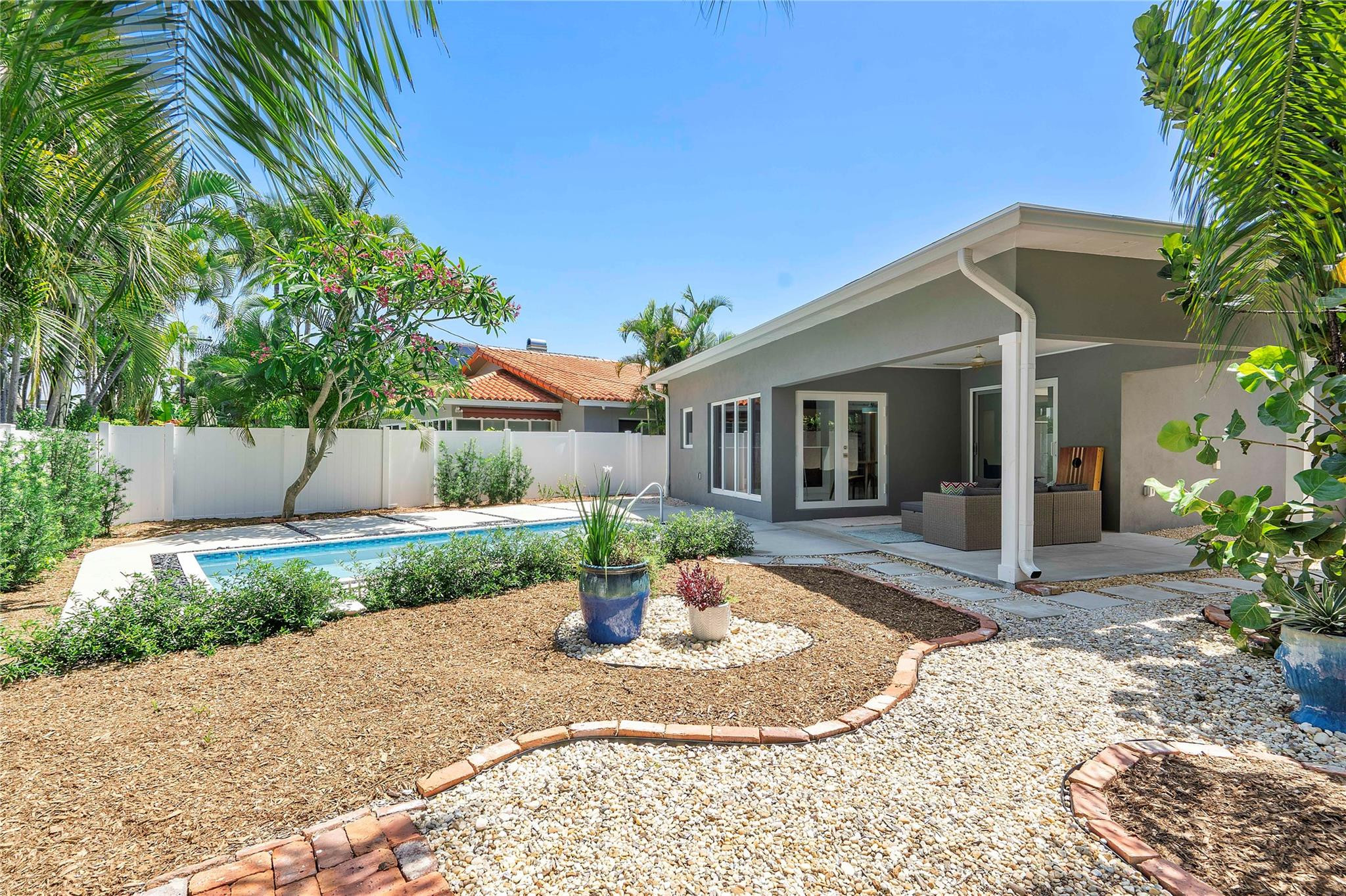 605 N Victoria Park Rd