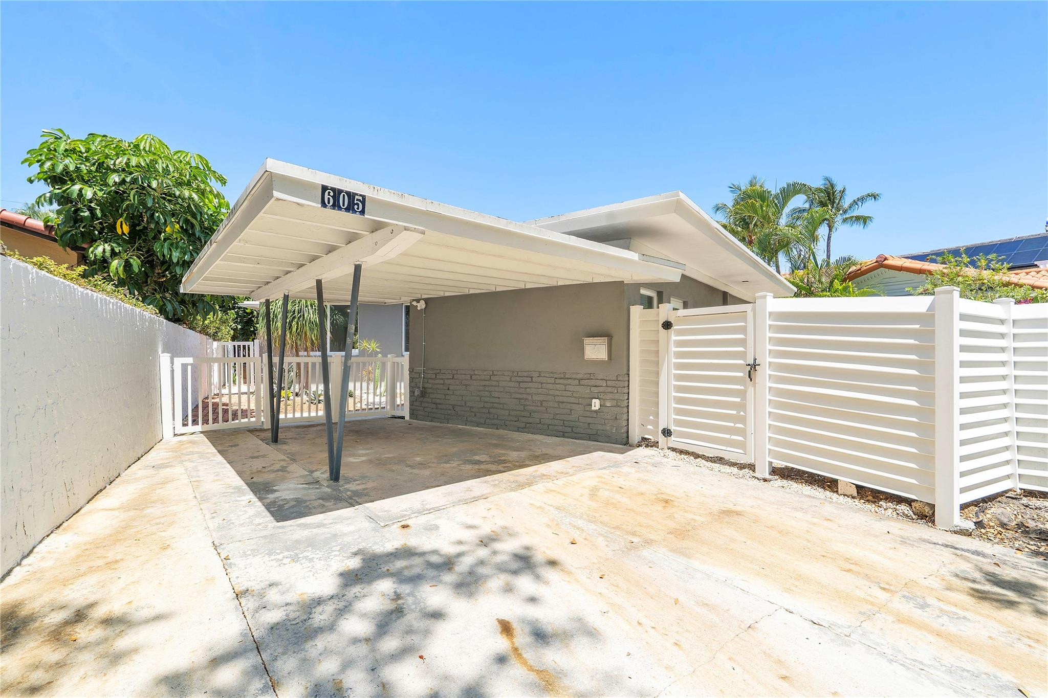 605 N Victoria Park Rd