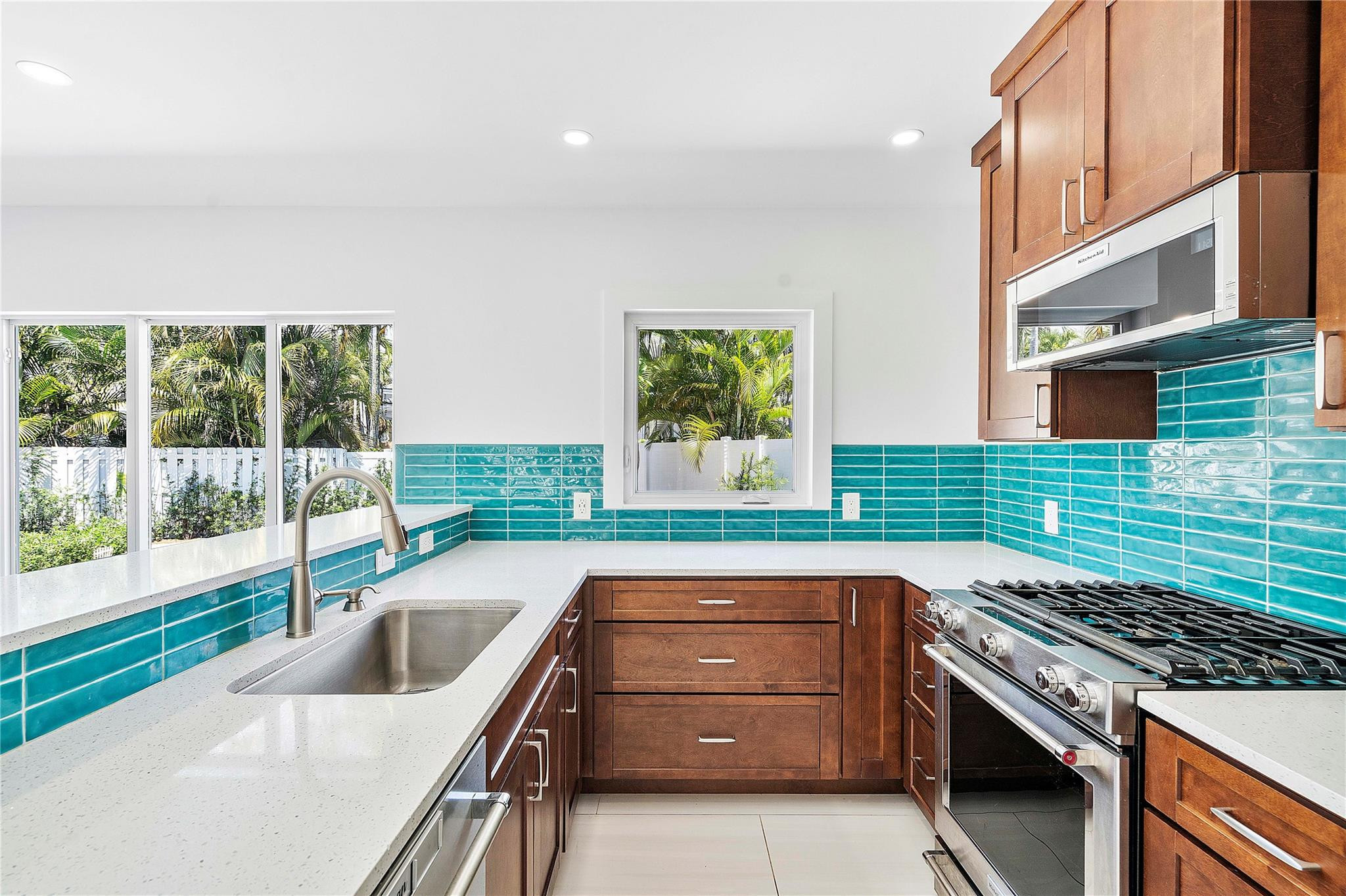 605 N Victoria Park Rd