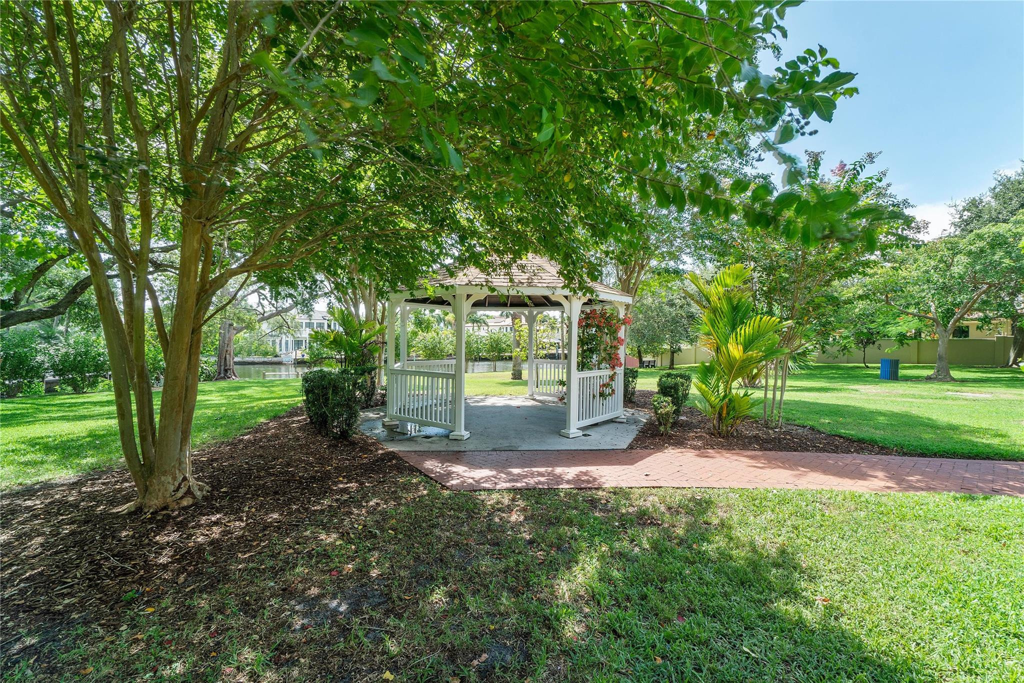 605 N Victoria Park Rd