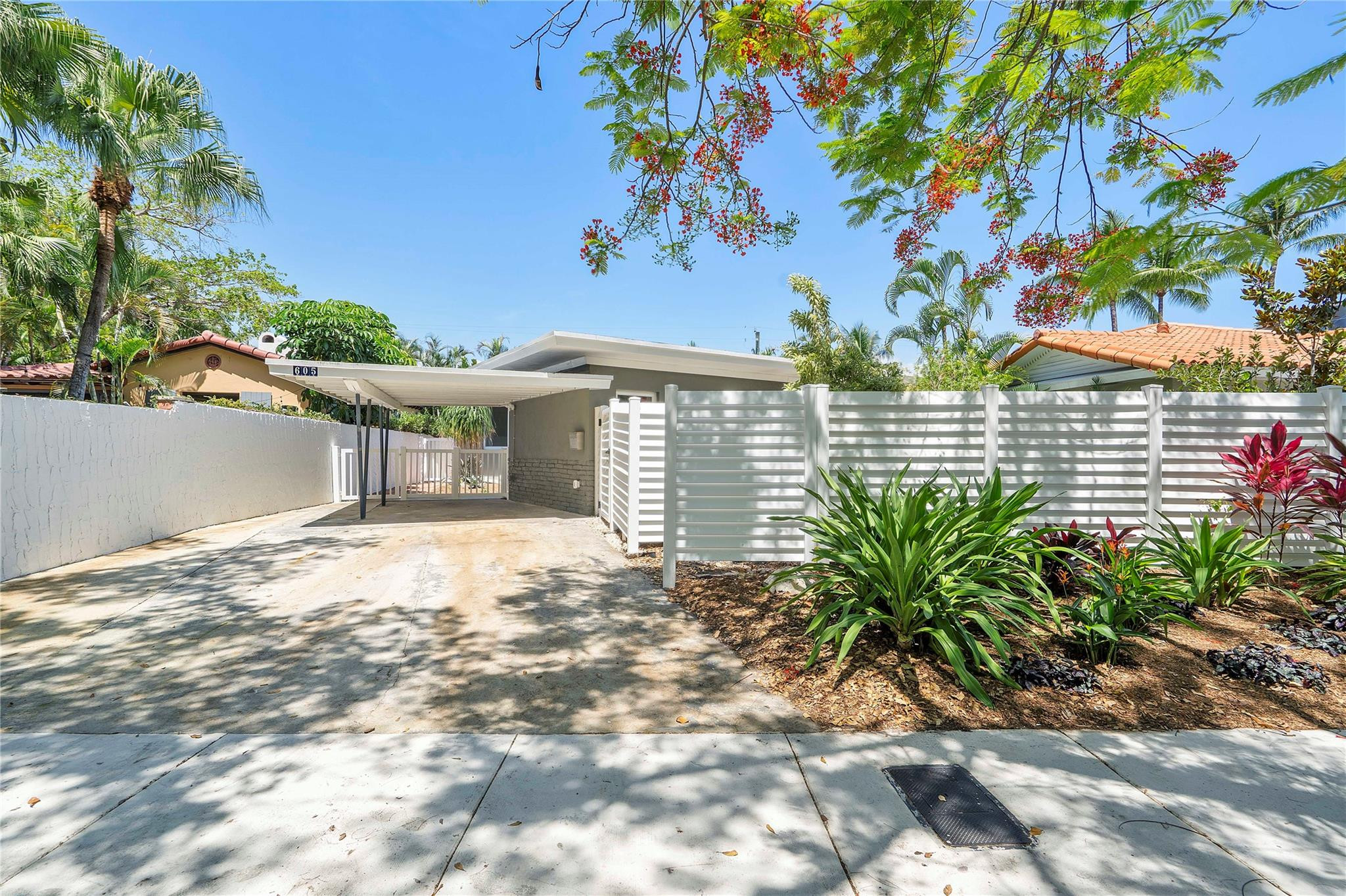 605 N Victoria Park Rd