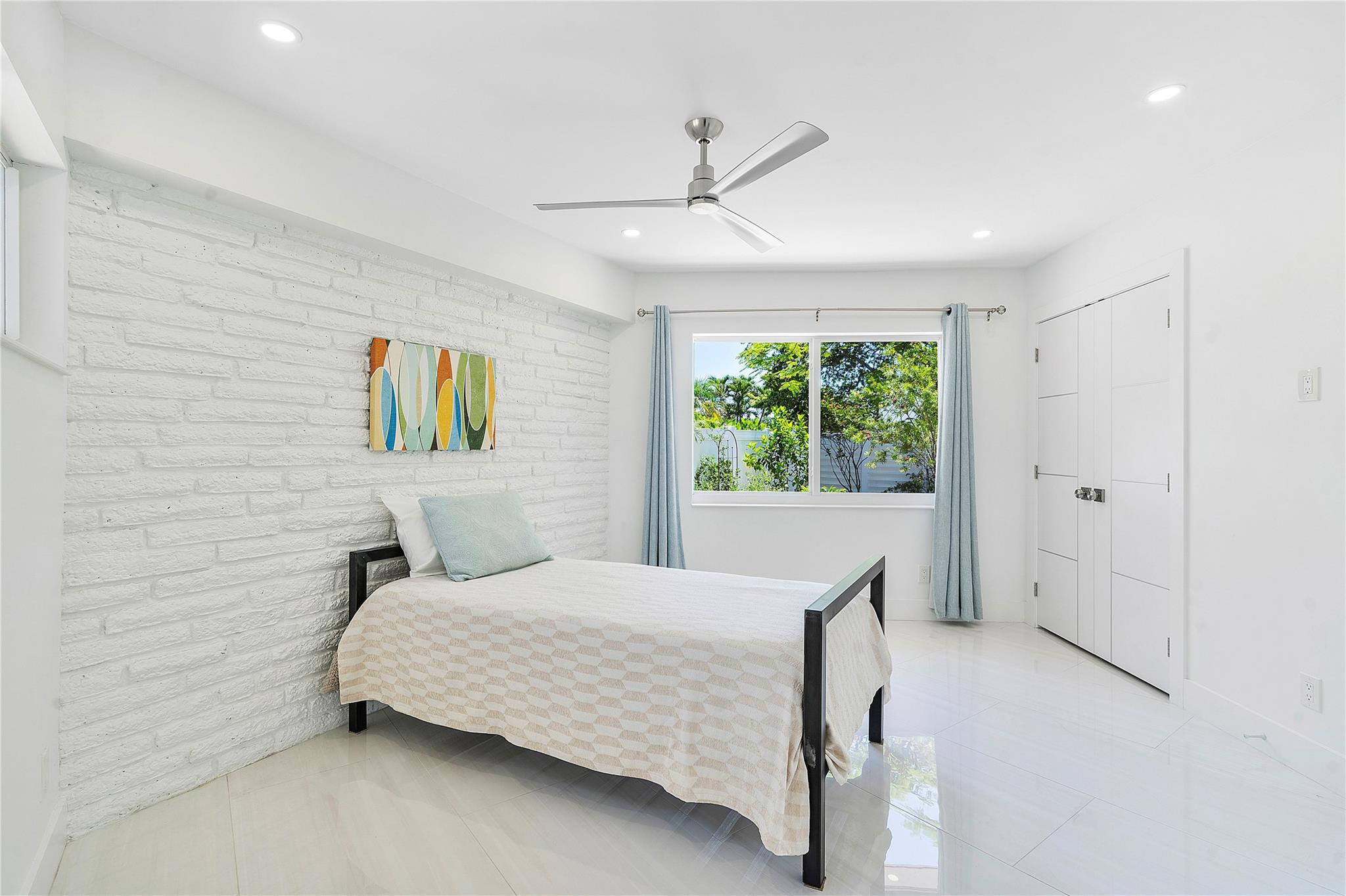 605 N Victoria Park Rd