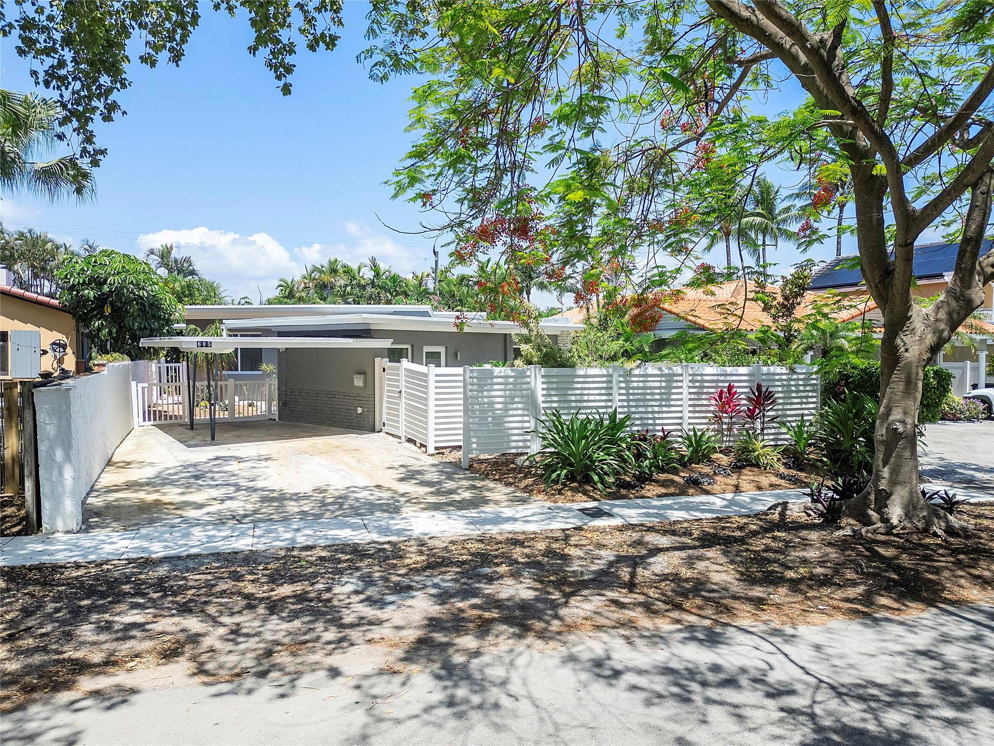 605 N Victoria Park Rd
