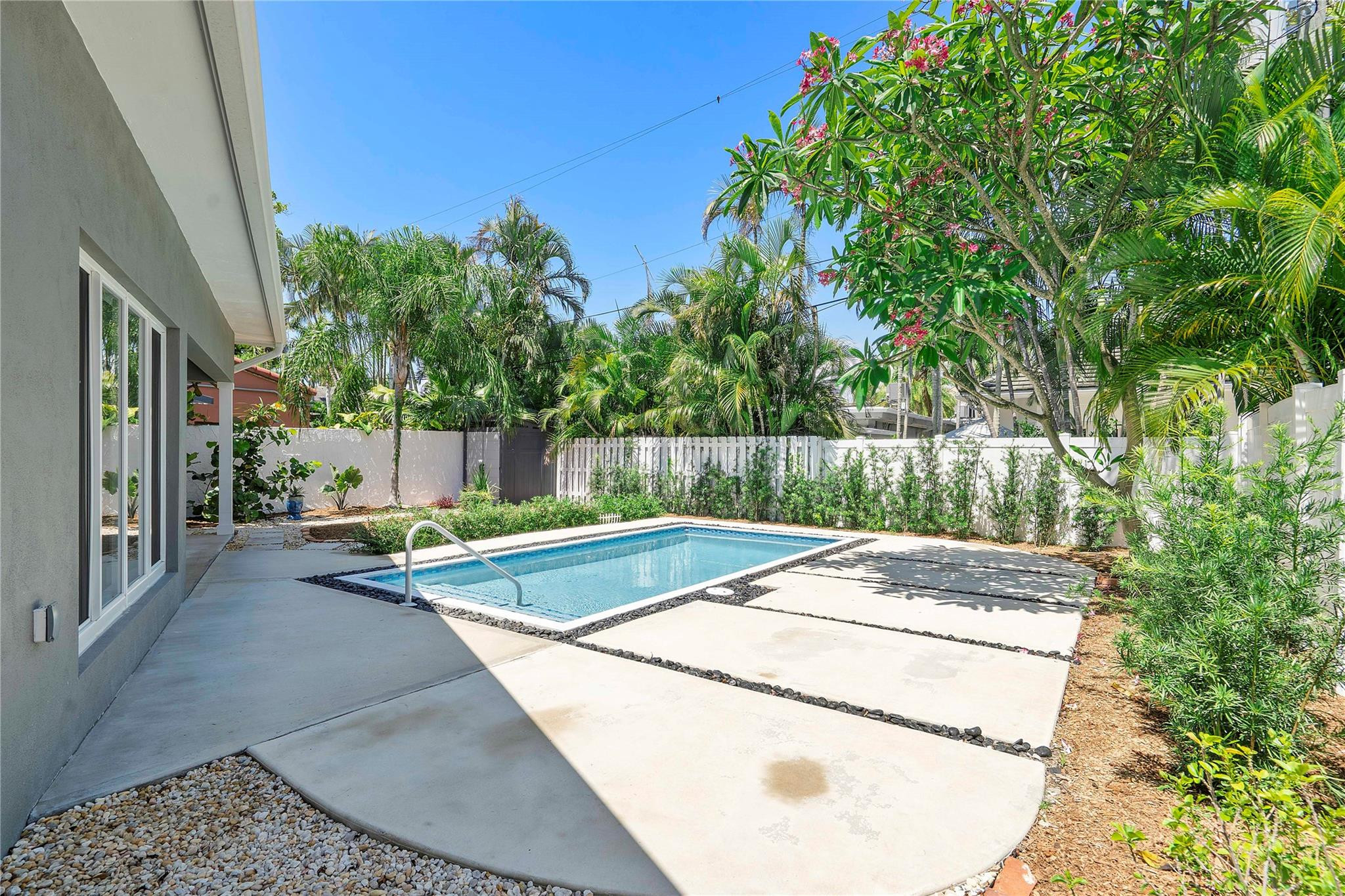 605 N Victoria Park Rd