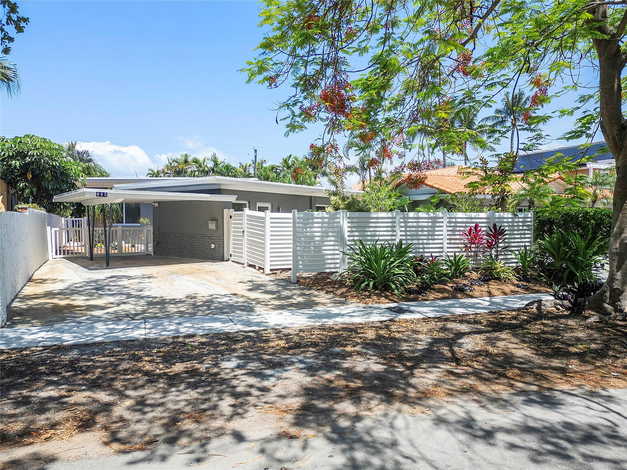 605 N Victoria Park Rd