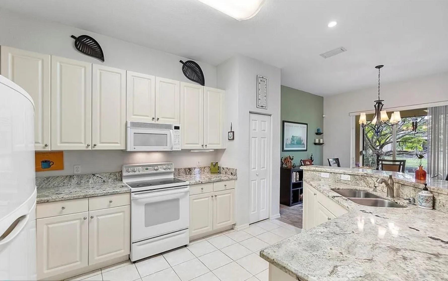 5784 NW 120th Ave