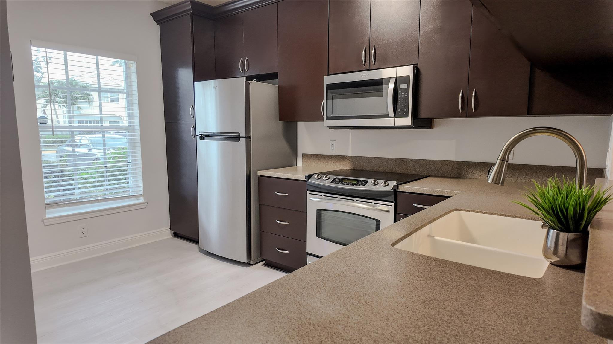 9967 NW 56th Pl 9967