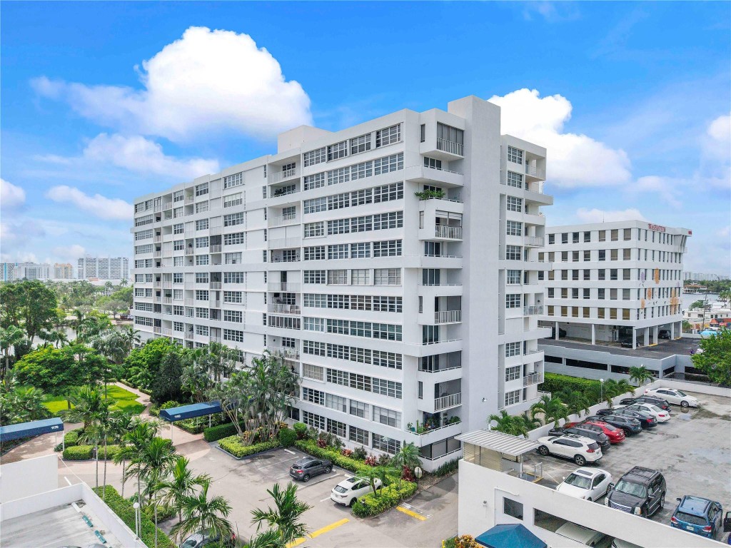 1160 N Federal Hwy 1020