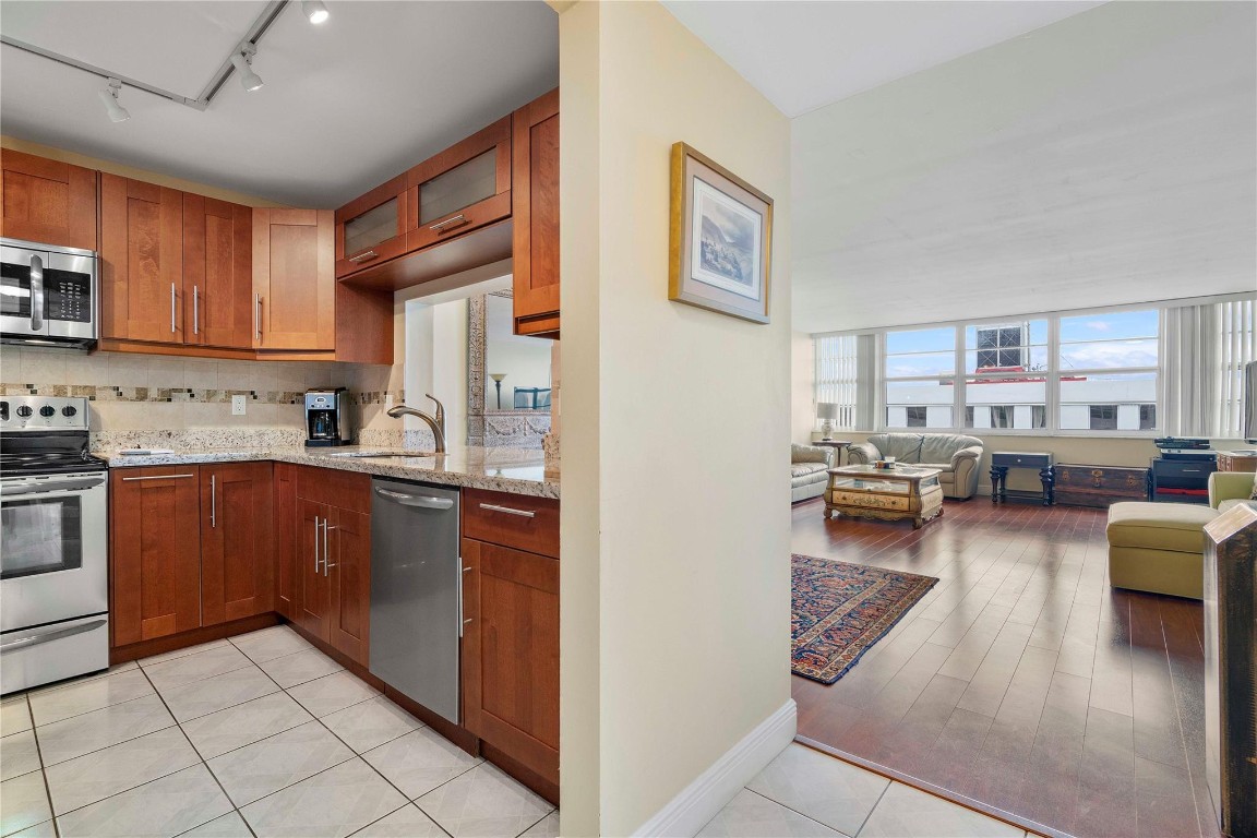 1160 N Federal Hwy 1020