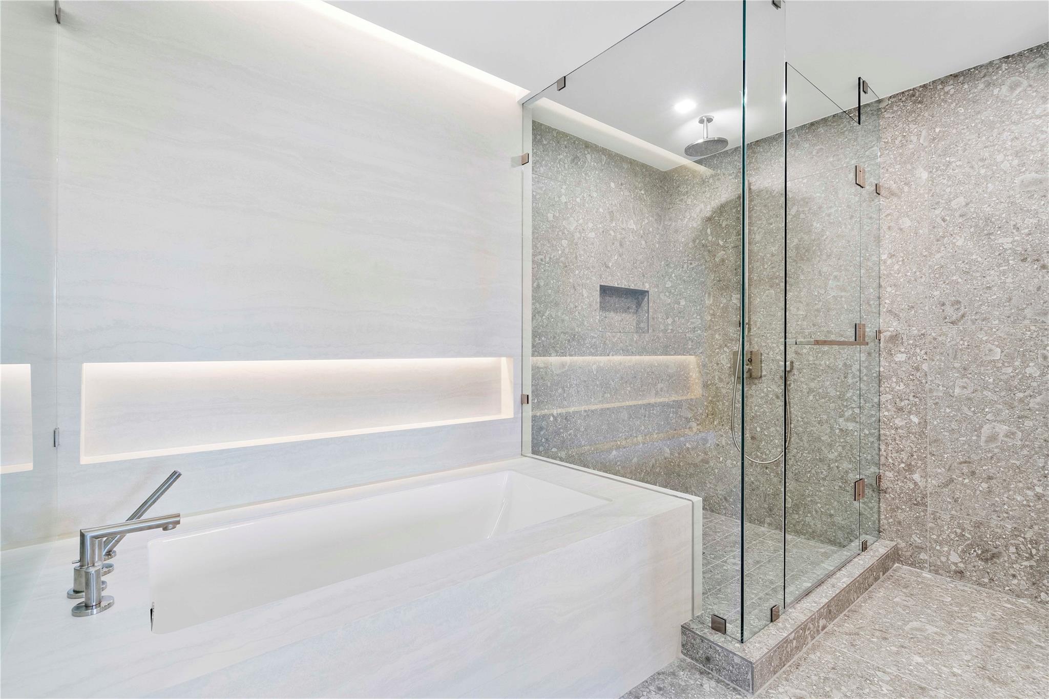 900 N Ocean 305