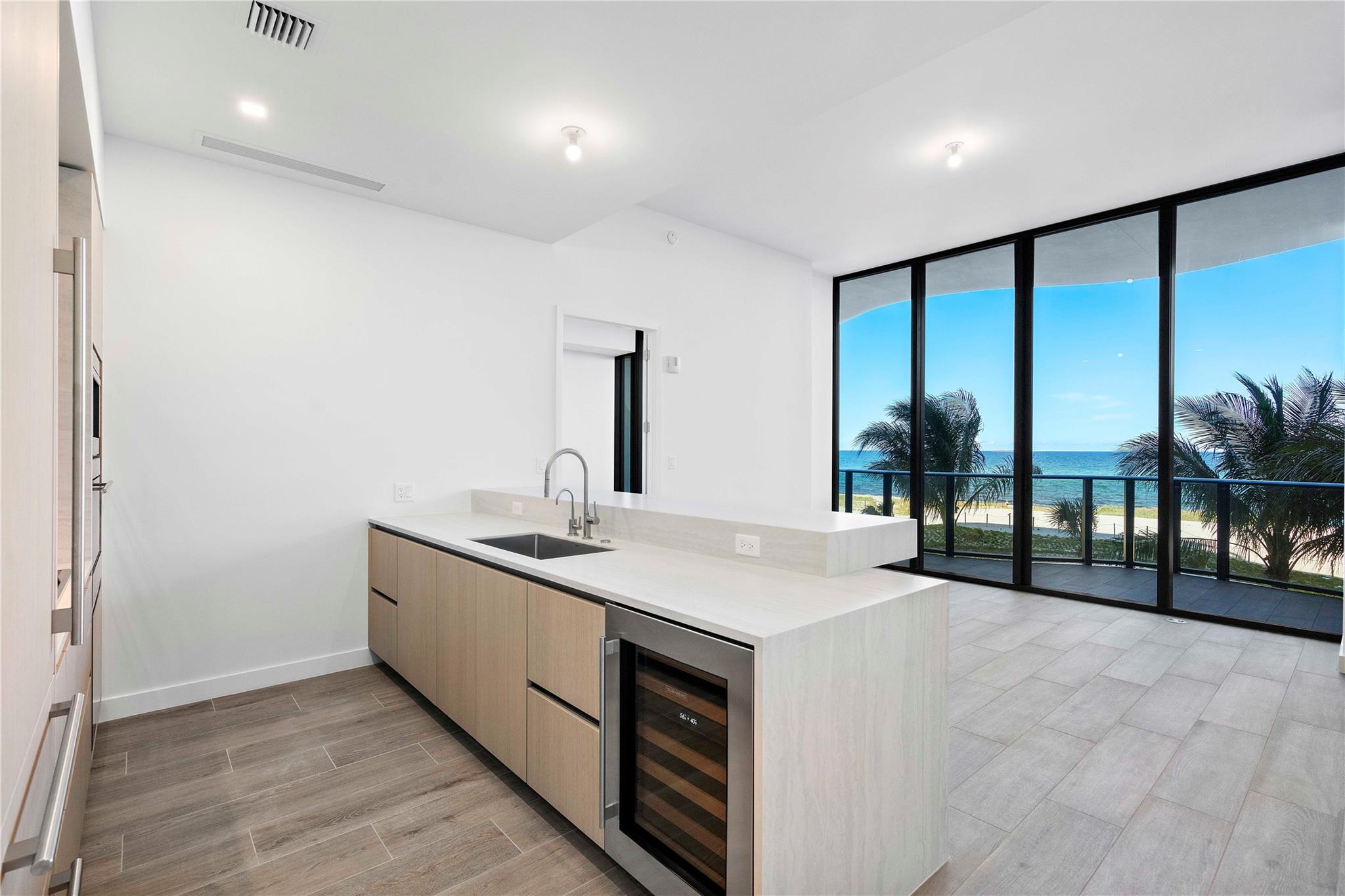900 N Ocean 305