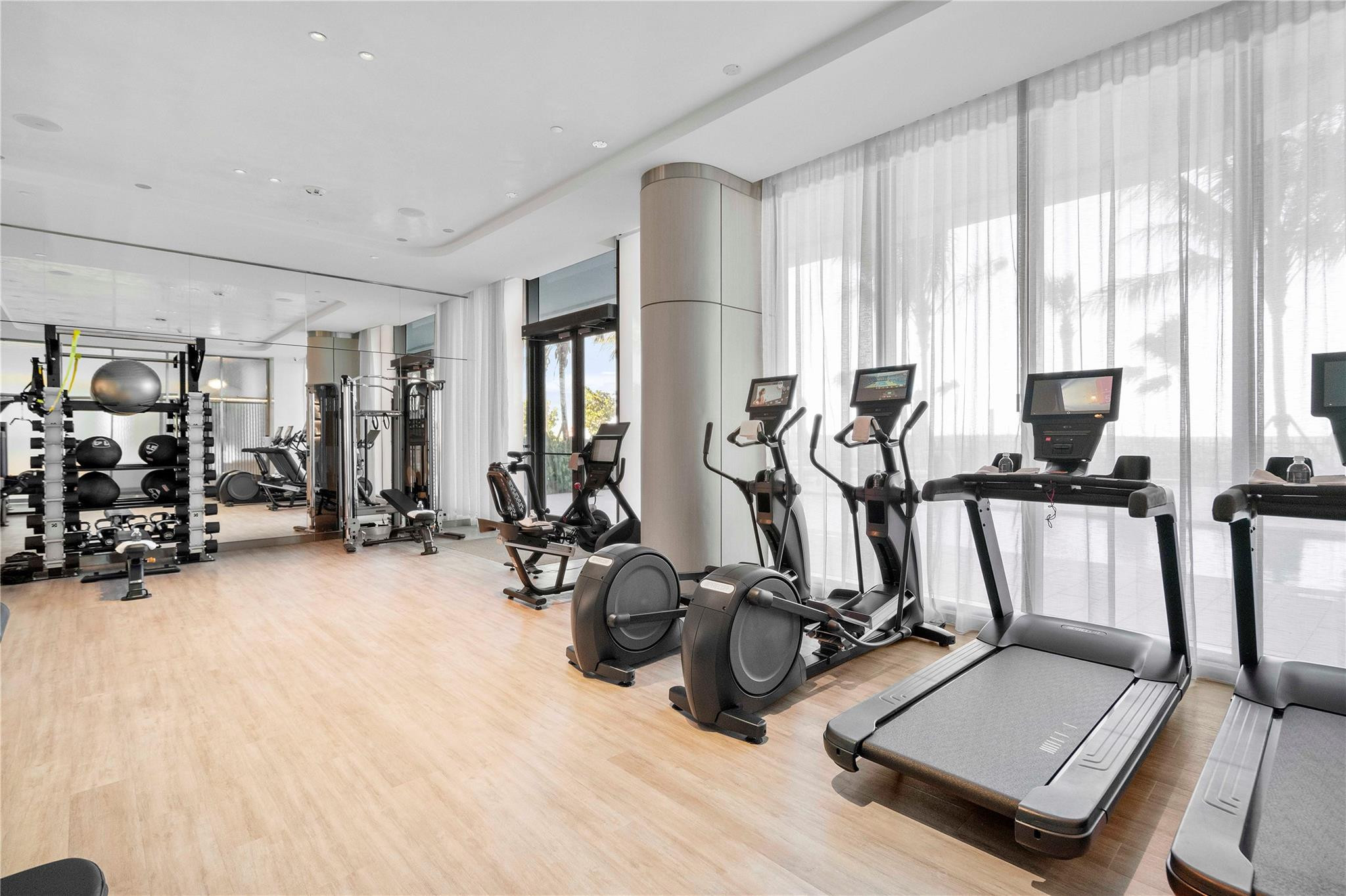 900 N Ocean 305
