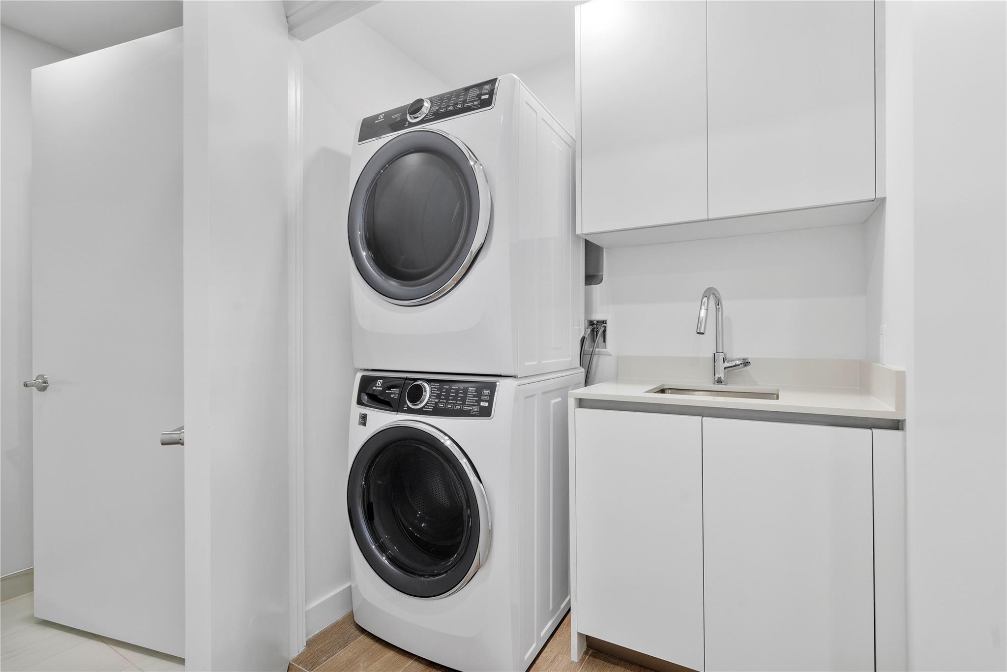 900 N Ocean 305