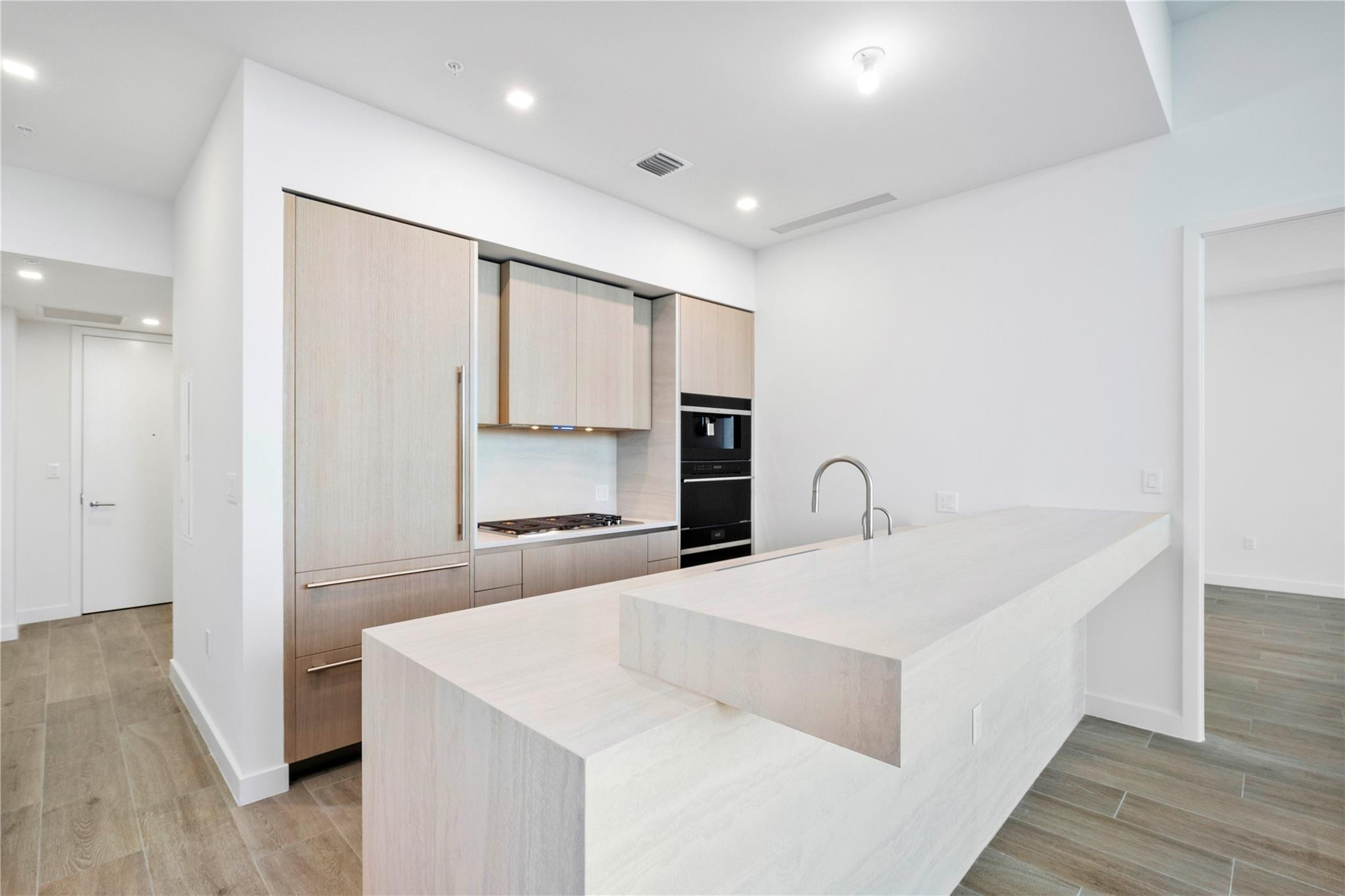 900 N Ocean 305