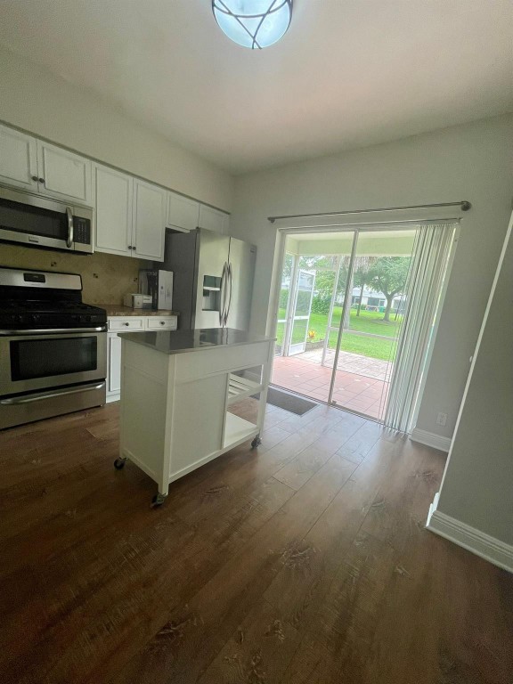 8021 Sanibel Dr 8021