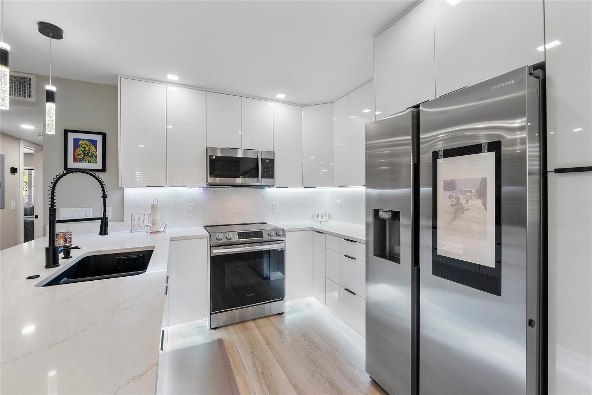 5208 NE 24th Ter F218