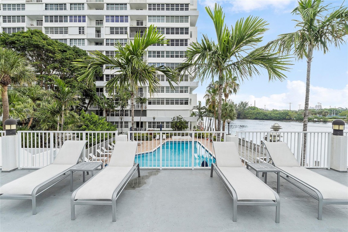 1160 N Federal Hwy 1020