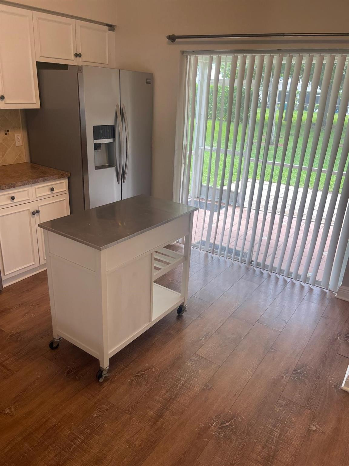 8021 Sanibel Dr