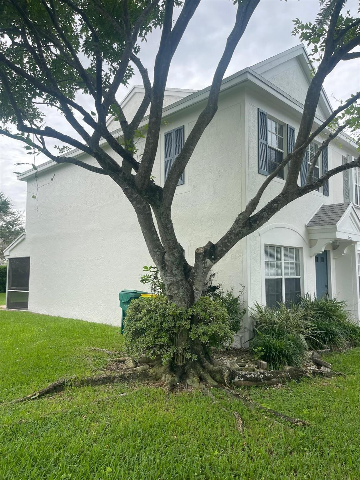 8021 Sanibel Dr