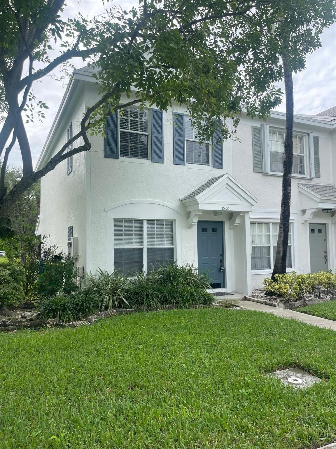 8021 Sanibel Dr