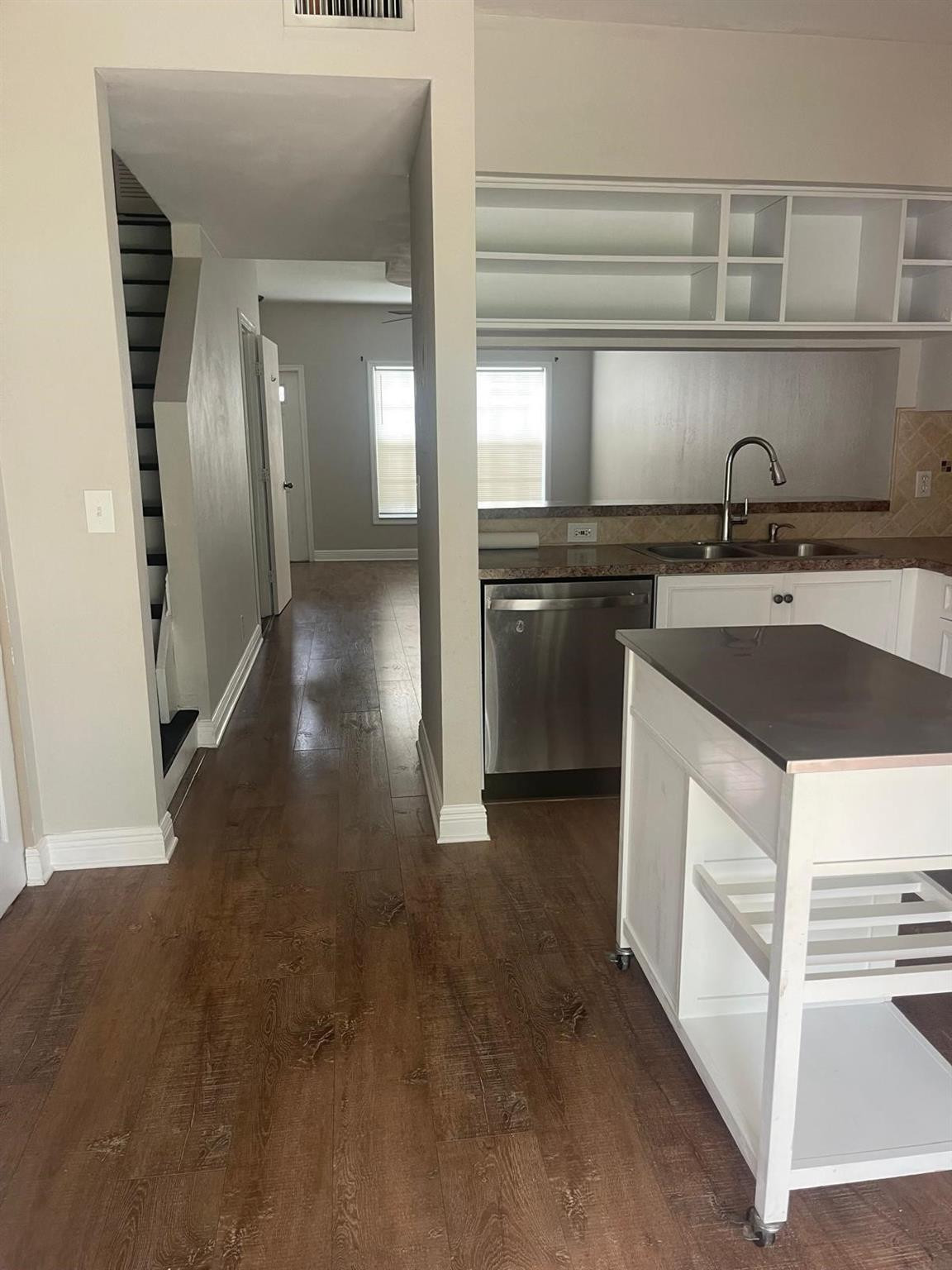 8021 Sanibel Dr