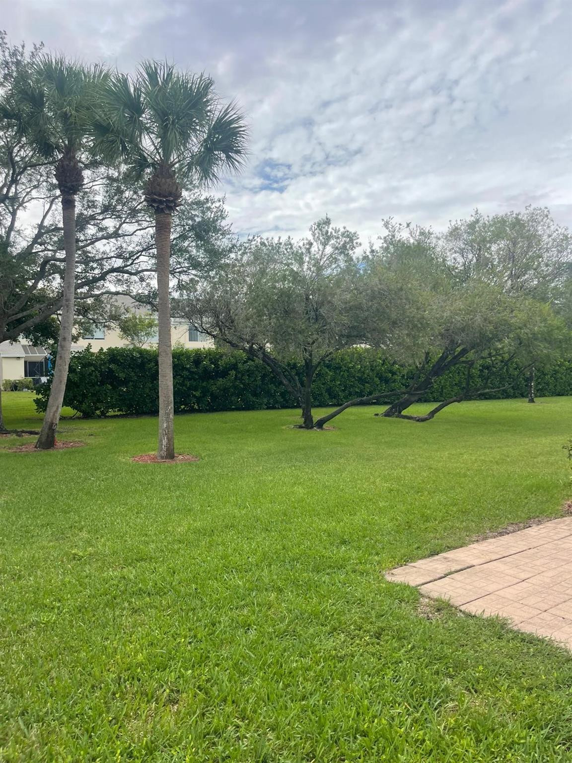 8021 Sanibel Dr