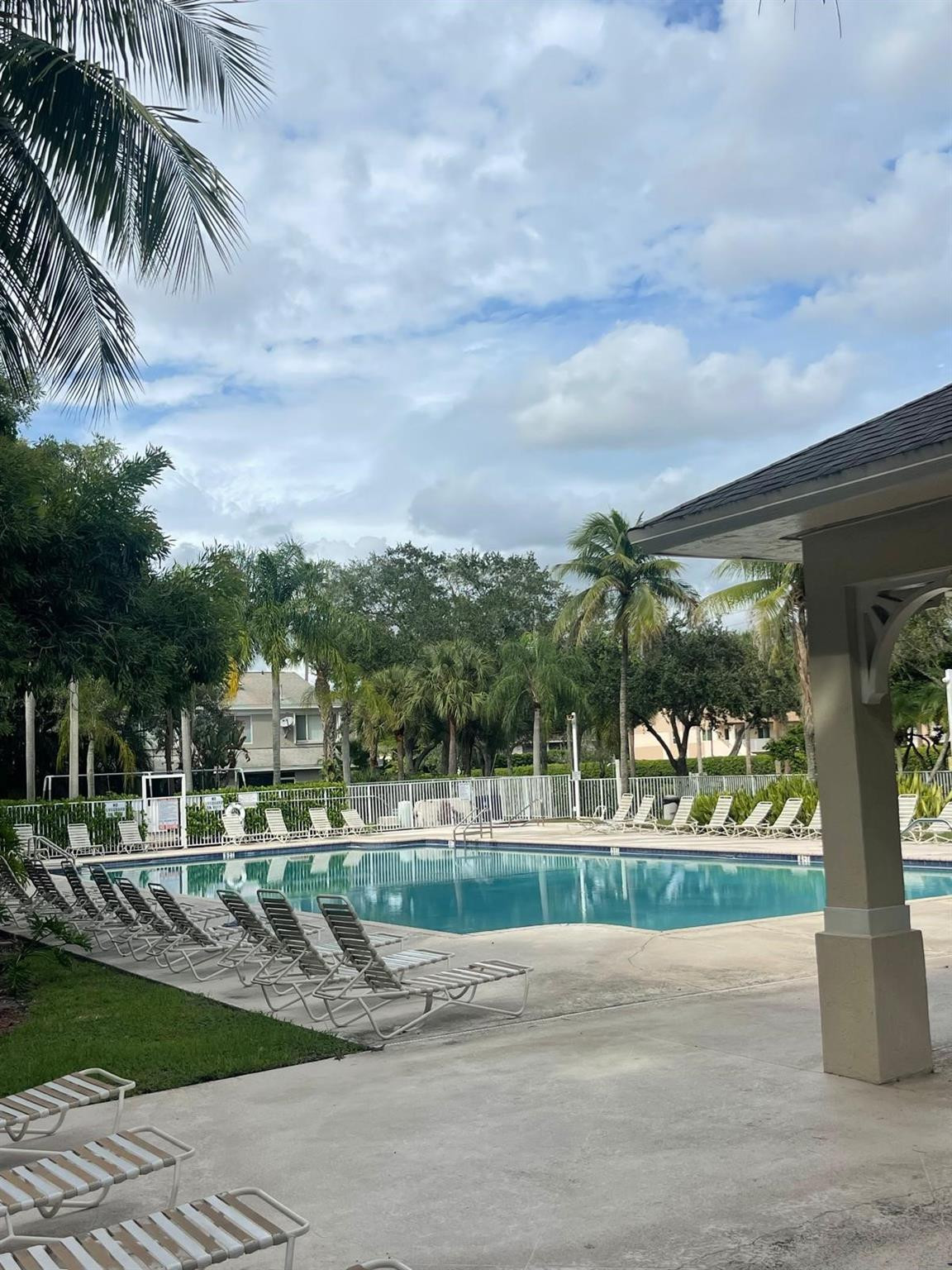 8021 Sanibel Dr