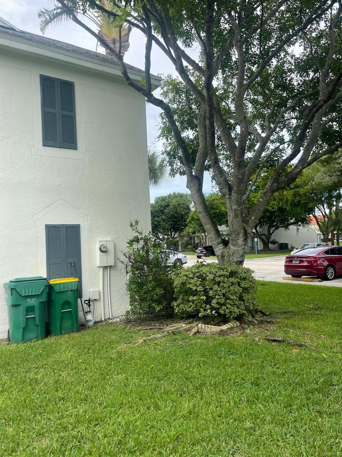 8021 Sanibel Dr