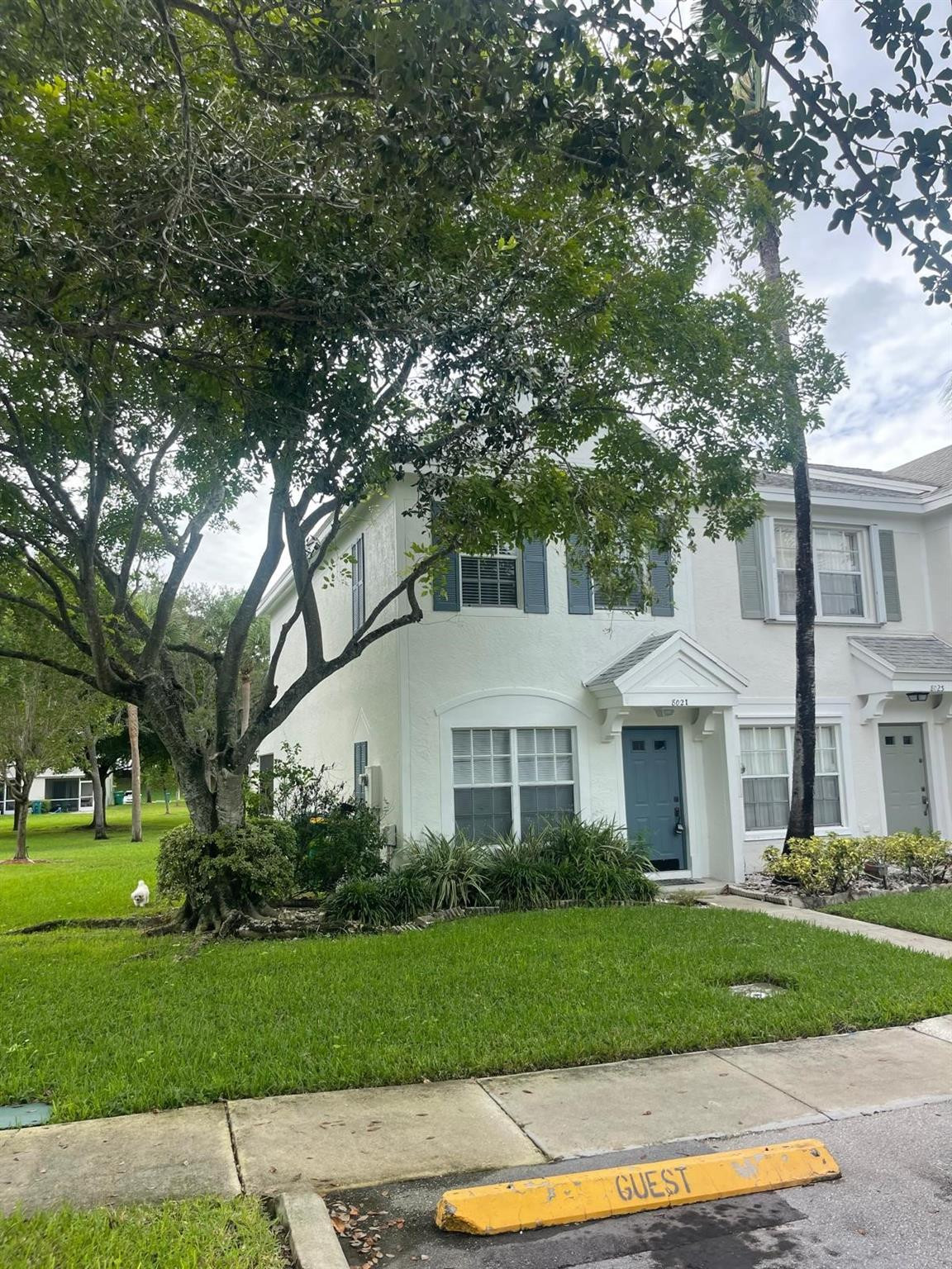 8021 Sanibel Dr