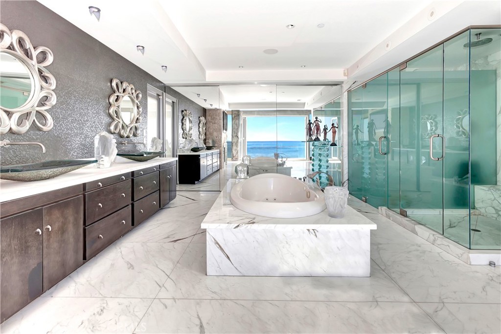 1261 Ocean Front
