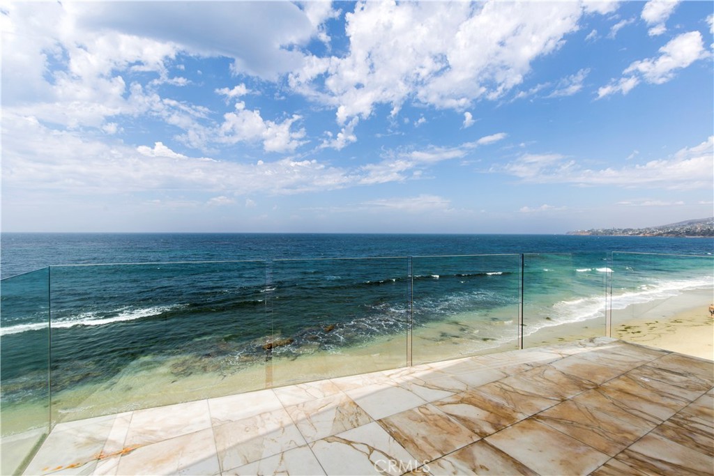 1261 Ocean Front