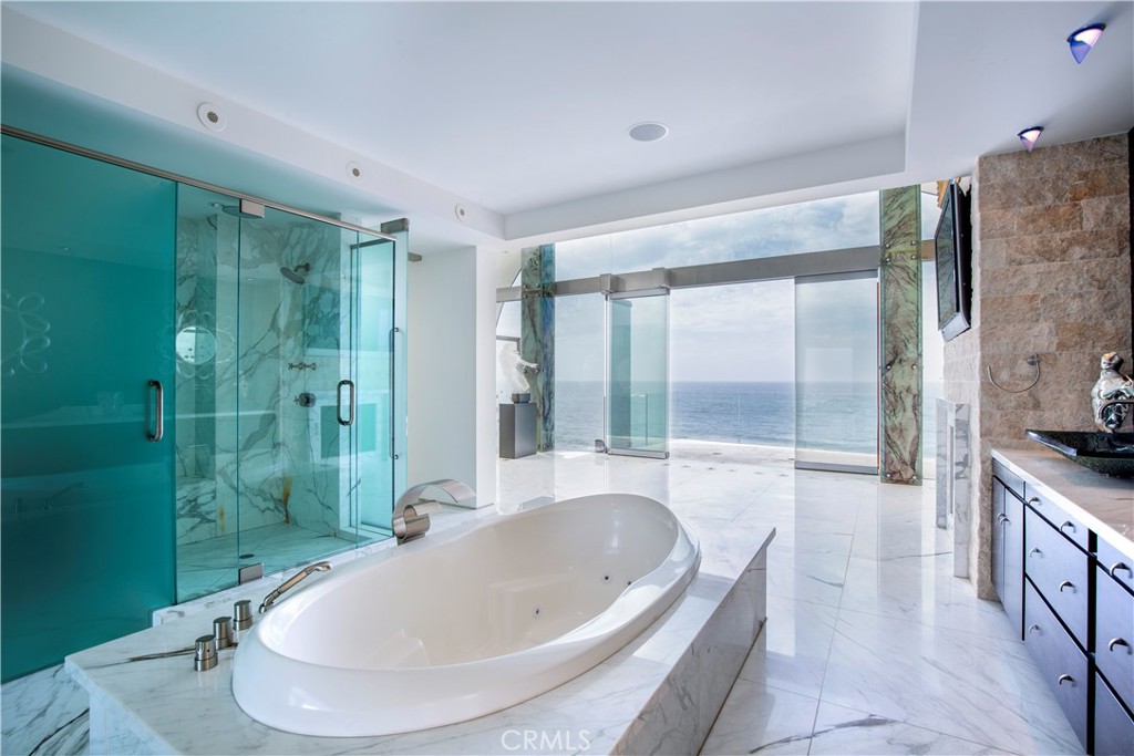 1261 Ocean Front