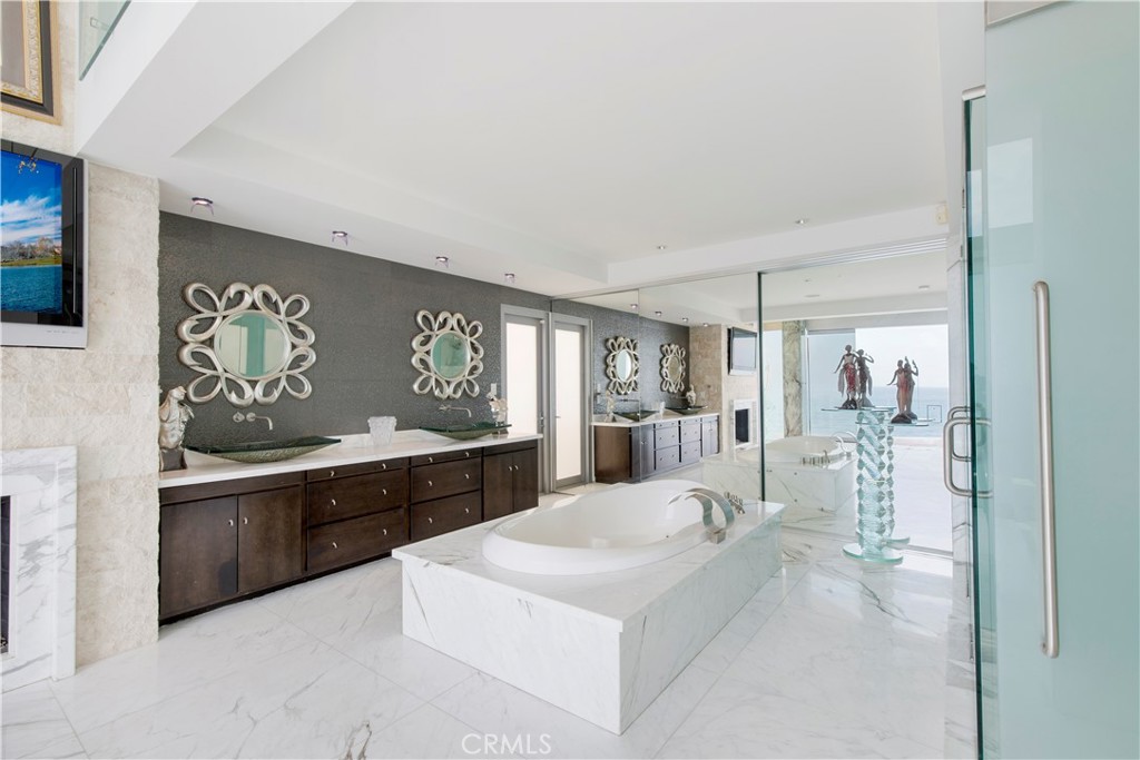 1261 Ocean Front