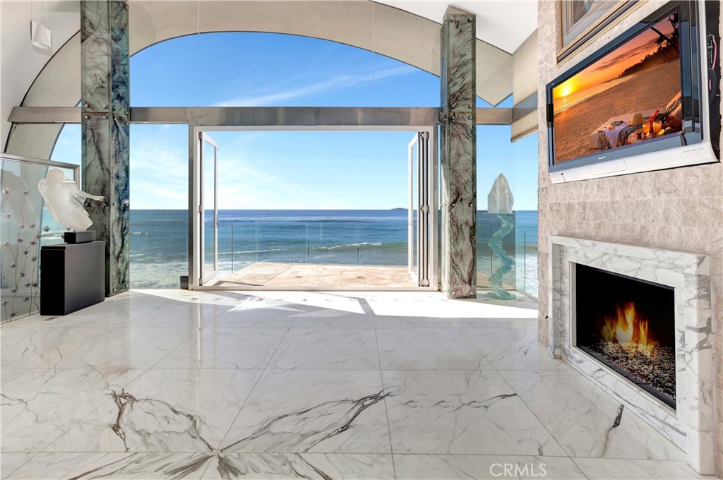 1261 Ocean Front