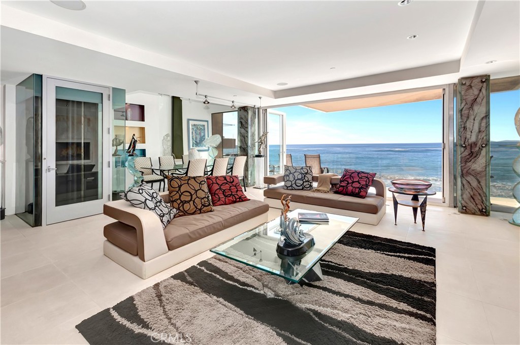1261 Ocean Front