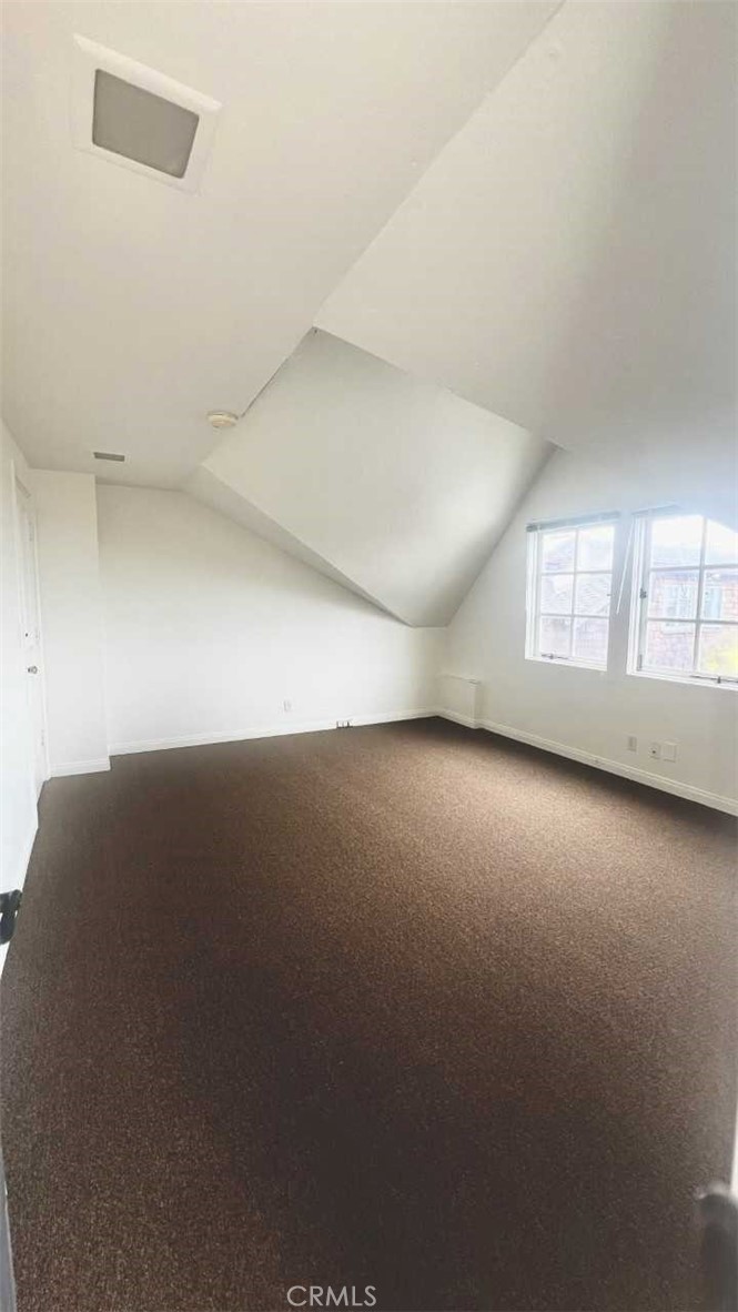 939 Glenneyre Street E