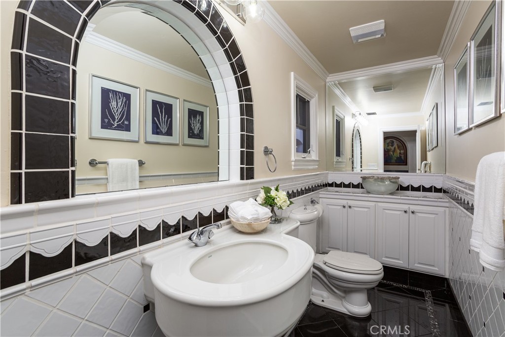 24352 Santa Clara Ave