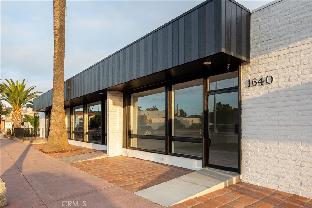 1640 N El Camino Real