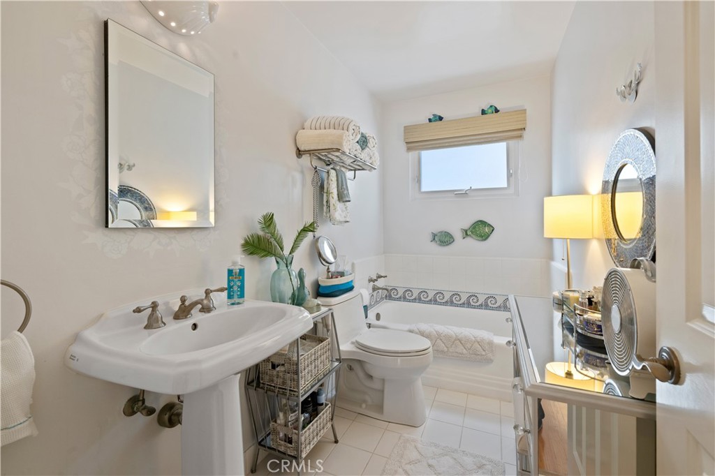 208 W Avenida De Los Lobos Marinos