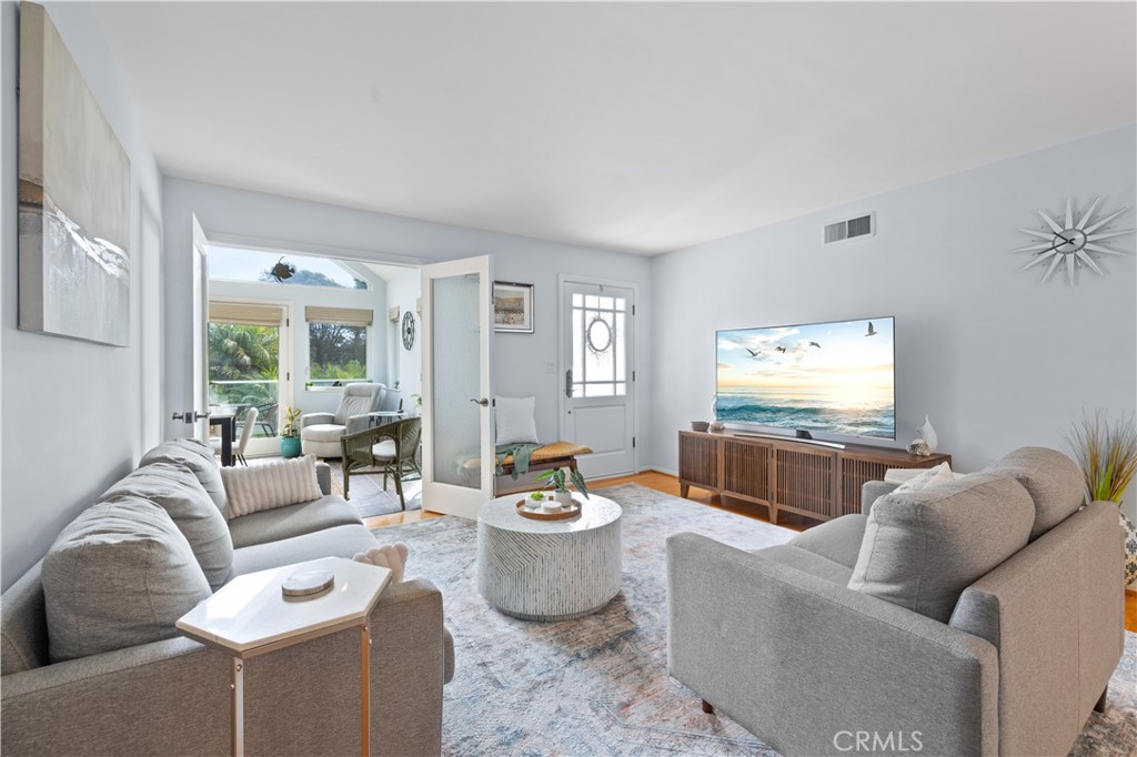 208 W Avenida De Los Lobos Marinos