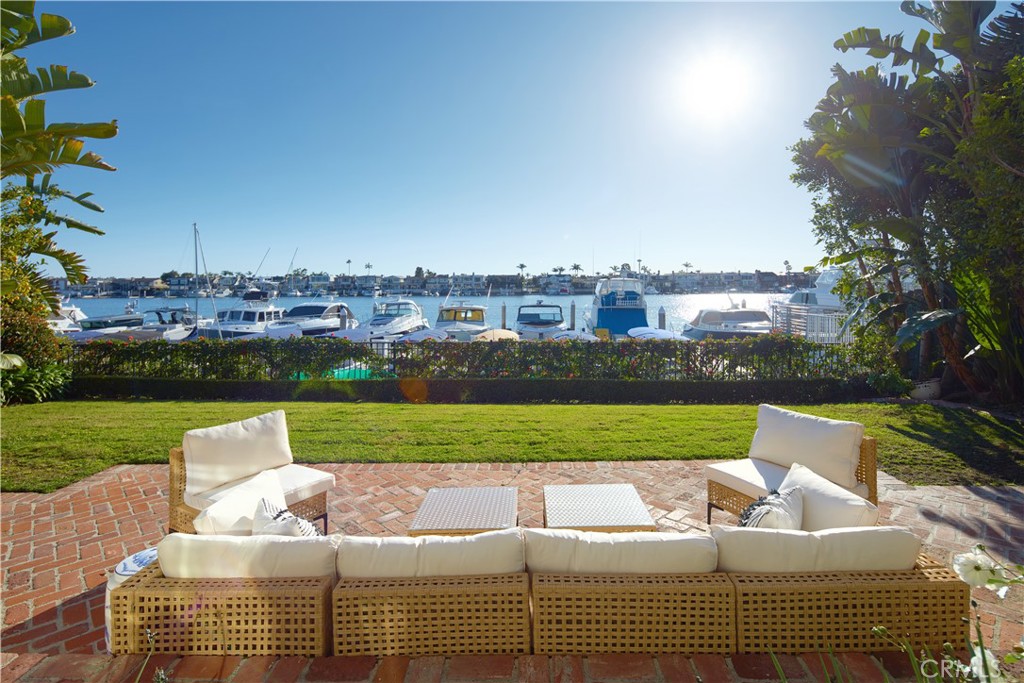 2572 Bayshore